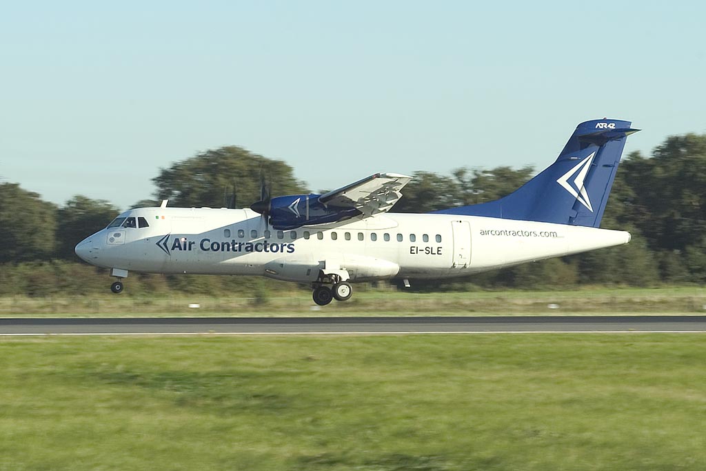 http://www.fccl.co.uk/firminpix/MAN_040907/EI-SLE_ATR42_Air_Contractors.jpg